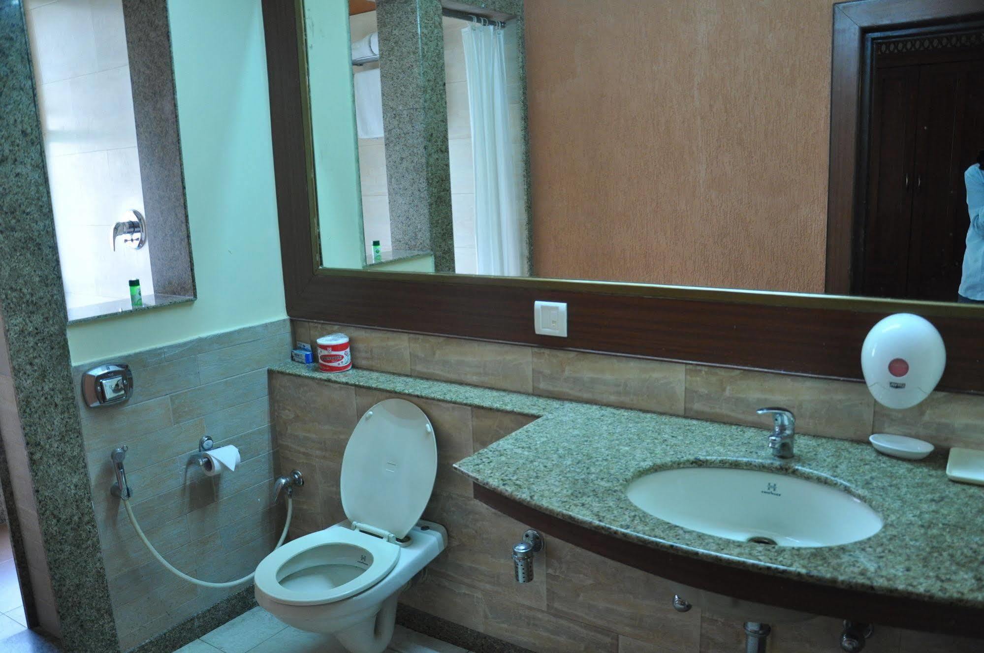 Jabali Palace Hotel Jabalpur Esterno foto