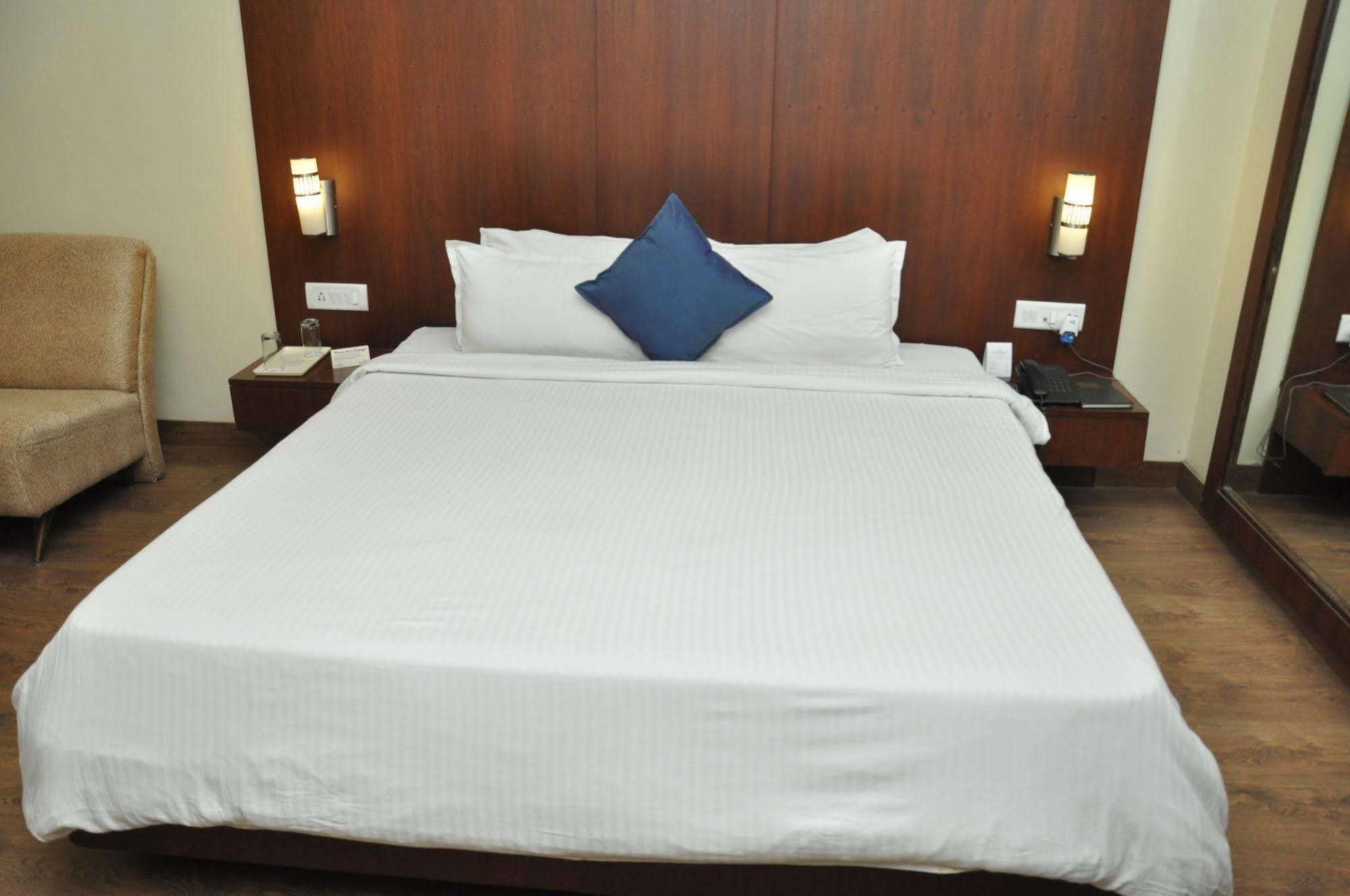 Jabali Palace Hotel Jabalpur Esterno foto