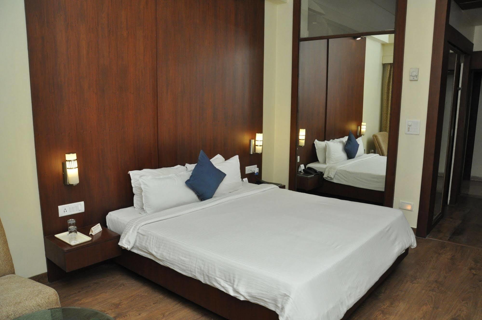 Jabali Palace Hotel Jabalpur Esterno foto