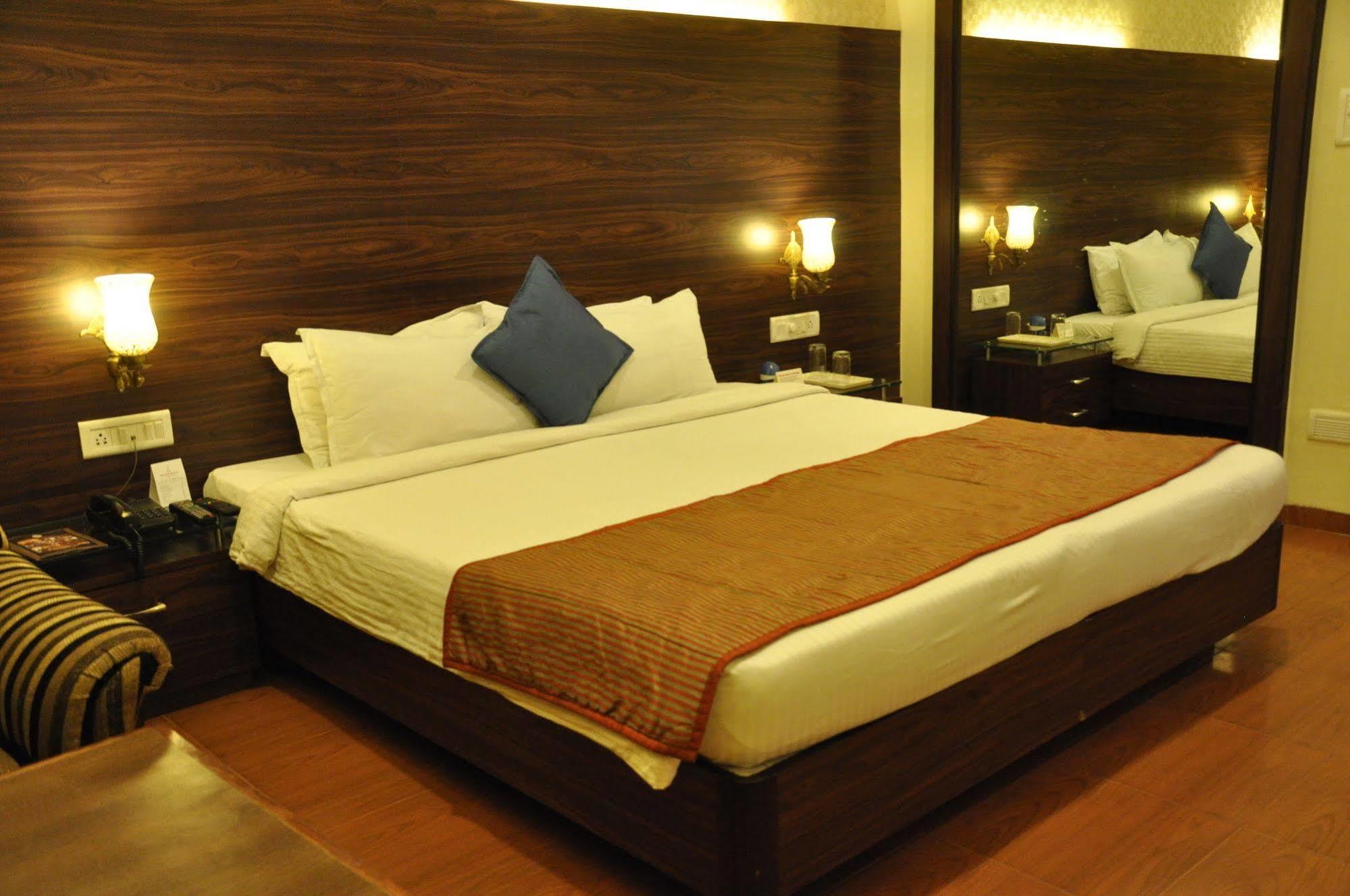 Jabali Palace Hotel Jabalpur Esterno foto