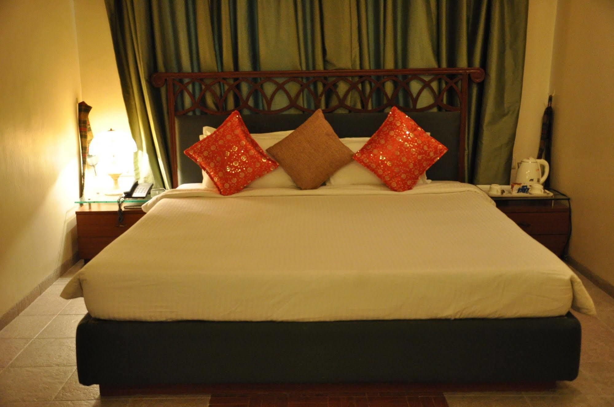Jabali Palace Hotel Jabalpur Esterno foto