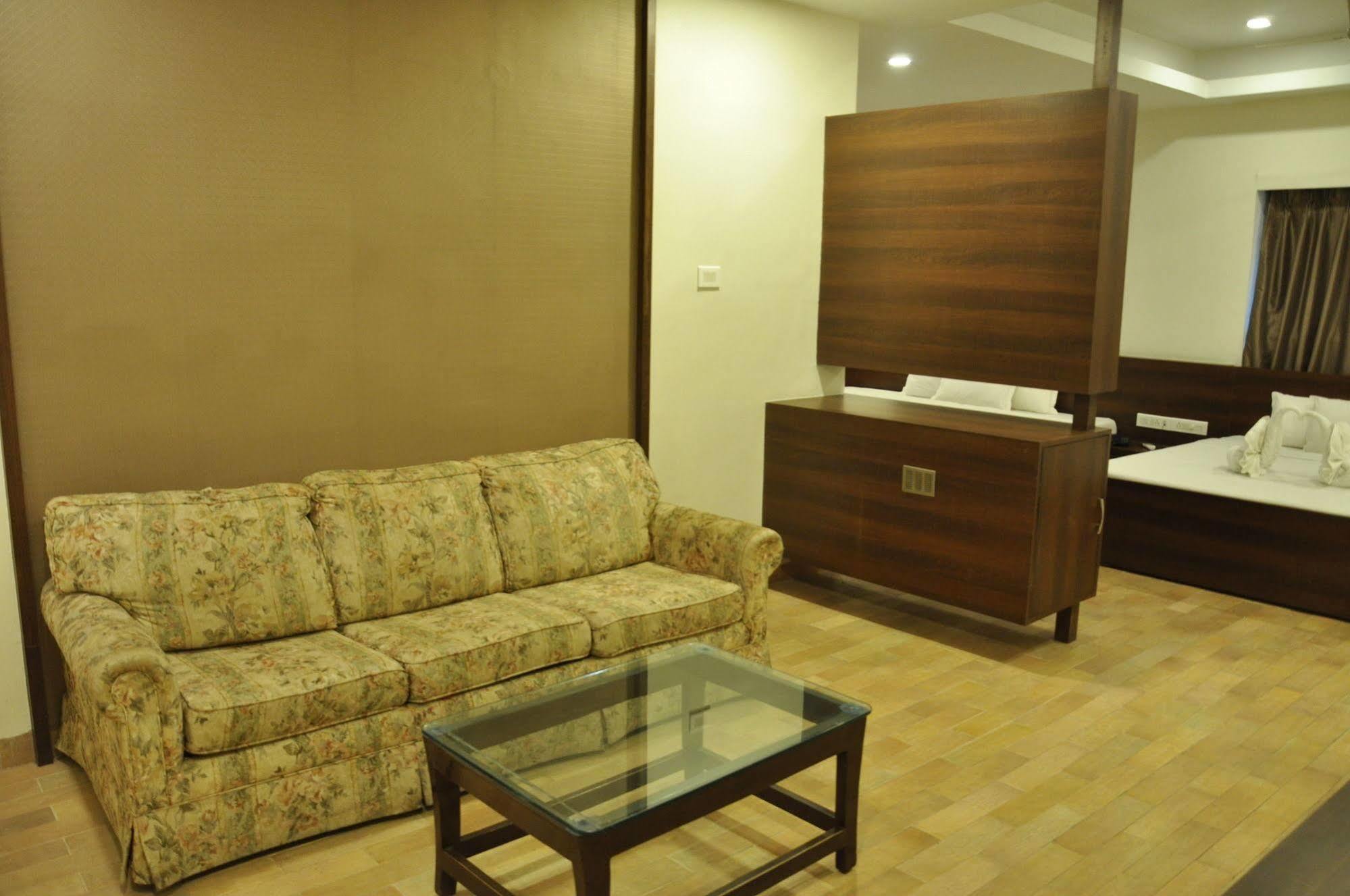 Jabali Palace Hotel Jabalpur Esterno foto